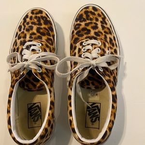 Vans OFF THE WALL sneakers leopard print woman’s Size 9.5 Mens Size 8.  D